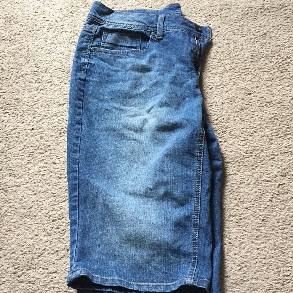 Faded glory capris size 12